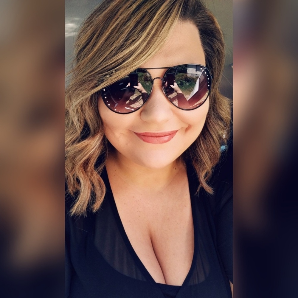 Meet your Posher, Desi